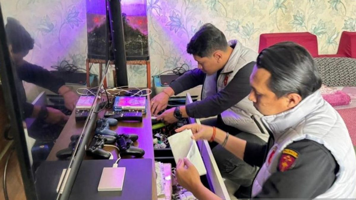 Kejati DKI Geledah Rumah Tersangka Korupsi PT Telkom, Laptop hingga Perhiasan Disita