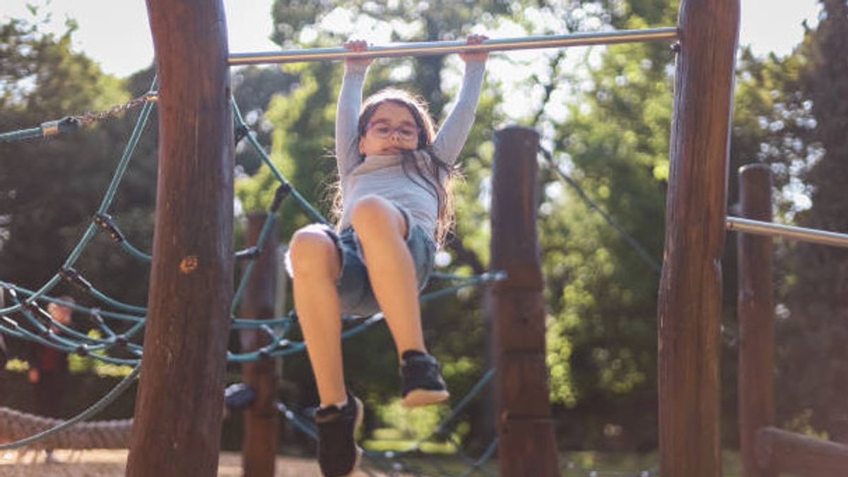Bukan Sekedar Bersenang-senang, Kenali Fungsi Taman Bermain bagi Perkembangan Fisik Anak