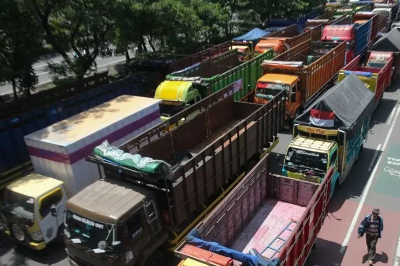 Fuel Filled Truck Queues In Jambi Often Make Traffic Jams, Police Write To City Government Regarding Prohibition