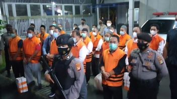 KPK Limpahkan Berkas Terdakwa Penyuap Bupati Probolinggo Nonaktif ke Pengadilan Tipikor Surabaya