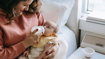 Connaître Le Bon Moment Où Les Bébés Sont Autorisés à Boire De L’eau