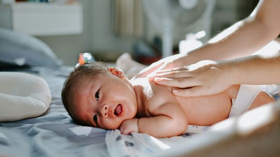 Réduire les mythes sur le massage pour bébé, pas pour le traitement mais pour la prévention et la promotion