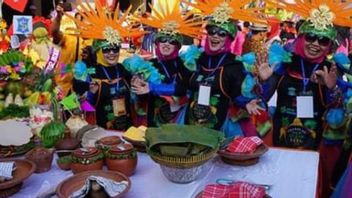729th Anniversary Of Surabaya City, Residents Enliven The Rujak Cingur Festival From RPH