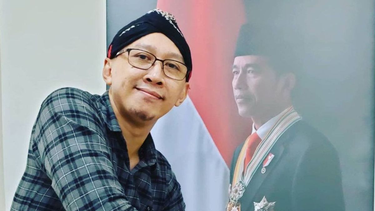 Abu Janda Ngaku Dapat Gaji Besar saat Jadi <i>Buzzer</i> Jokowi, Refly Harun: Duitnya dari Mana?