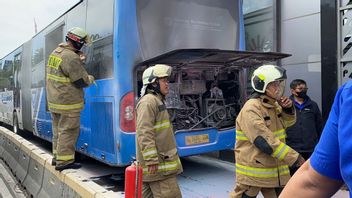 トランスジャカルタ・テンディーン・バス停は焼失し、死傷者はいなかった