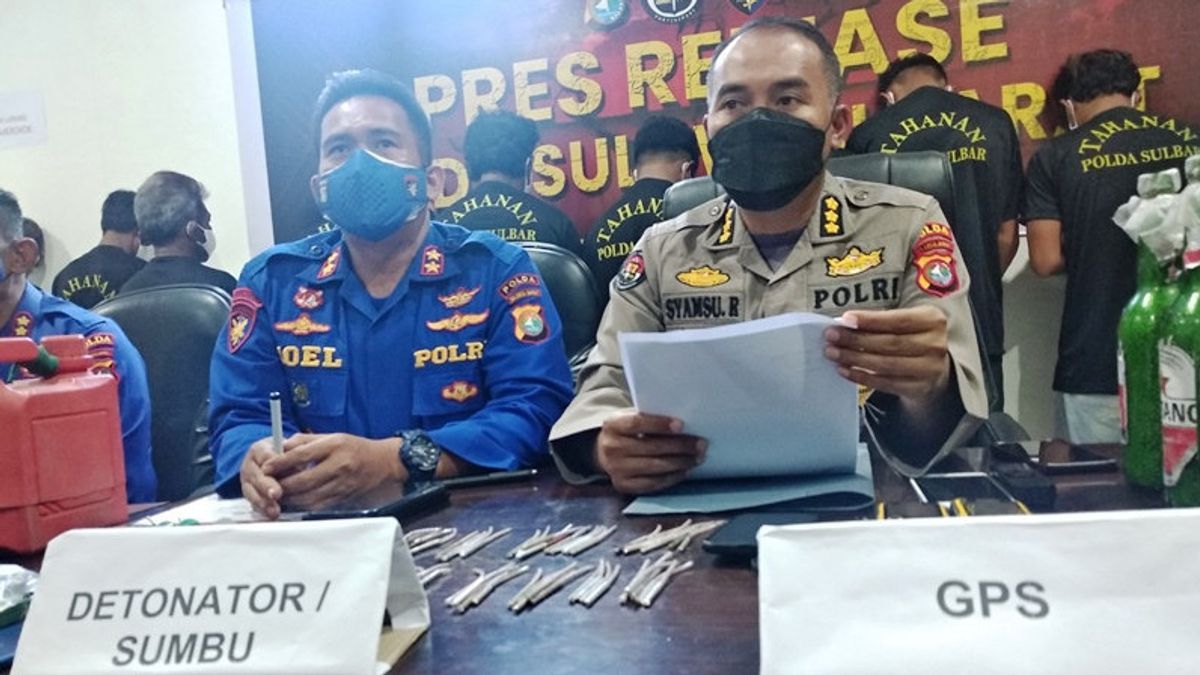 La Police Régionale De Sulawesi Ouest Arrête 11 Pêcheurs Utilisant Des Centaines De Bombes à Poisson