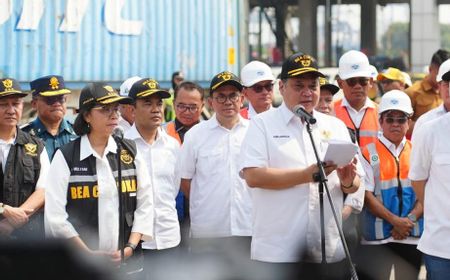 Pastikan Arus Barang Kembali Lancar, Airlangga Minta Instansi di Pelabuhan Tanjung Priok Bekerja 24 Jam