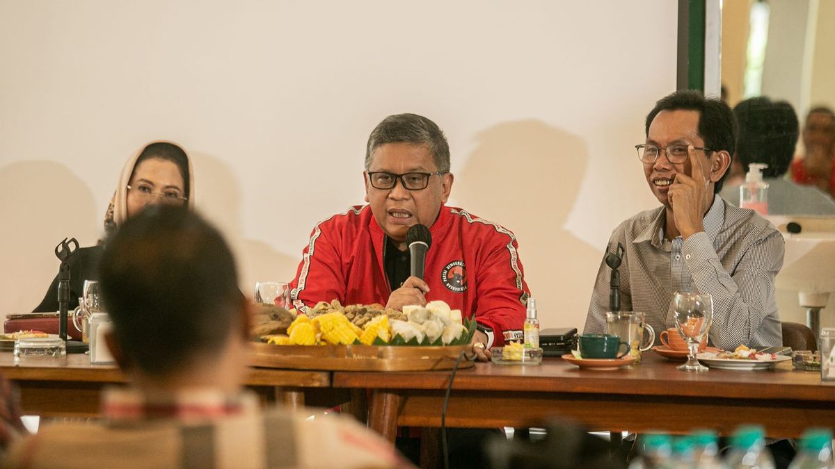 労働集約的な家を訪問して驚いたPDIPの事務総長:スラバヤはインドネシアの地域の一例かもしれません
