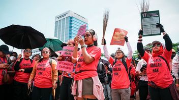 Viral Brave Pink dan Hero Green, Warna Menjadi Simbol Perlawanan