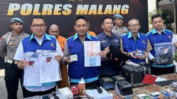 La police arrête les auteurs de KTP et KK à Malang