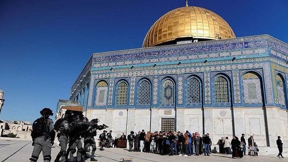 المعهد يدين توغل الجيش الإسرائيلي ضد الفلسطينيين في المسجد الأقصى