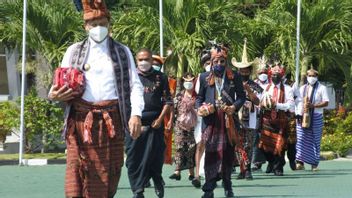 NTT تعقد موكبا عرفيا ، 7 رؤساء إقليميين يقدمون أشكال دعم الأراضي والمياه إلى IKN Nusantara