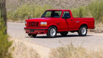 福特F-150 SVT Lightning 1993 拍卖,报价已达到10亿印尼盾