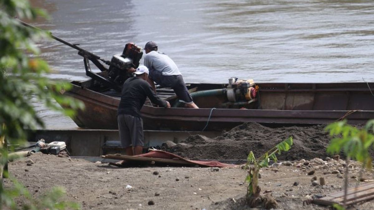 Illegal Sand Mining Gerebek Police In Gowa