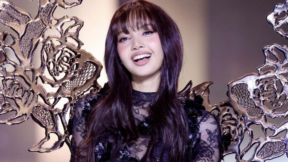 Sections And Nyentrik, BLACKPINK's Lisa Style At Victoria's Secret Fashion Show Steals Attention