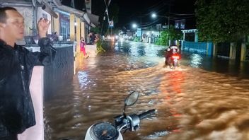 ハムバルンのプラボウォ邸へのアクセスを浸水させ、63軒の家が浸水
