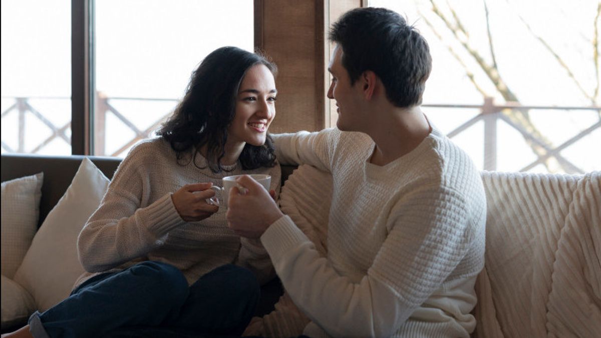 10 Cara Melakukan Percakapan Intim dengan Pasangan