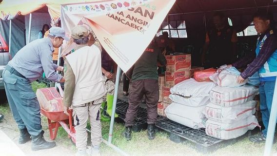 Jasa Marga distribue de l’aide aux victimes du vent de Puting Beliung à Sumedang-Bandung