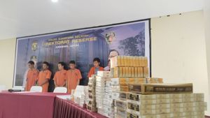 غازاك بضائع بقيمة 400 مليون روبية إندونيسية ، موظفون يصبحون أدمغة سرقة متاجر المواد الغذائية الأساسية في بانيواسين جنوب سومطرة