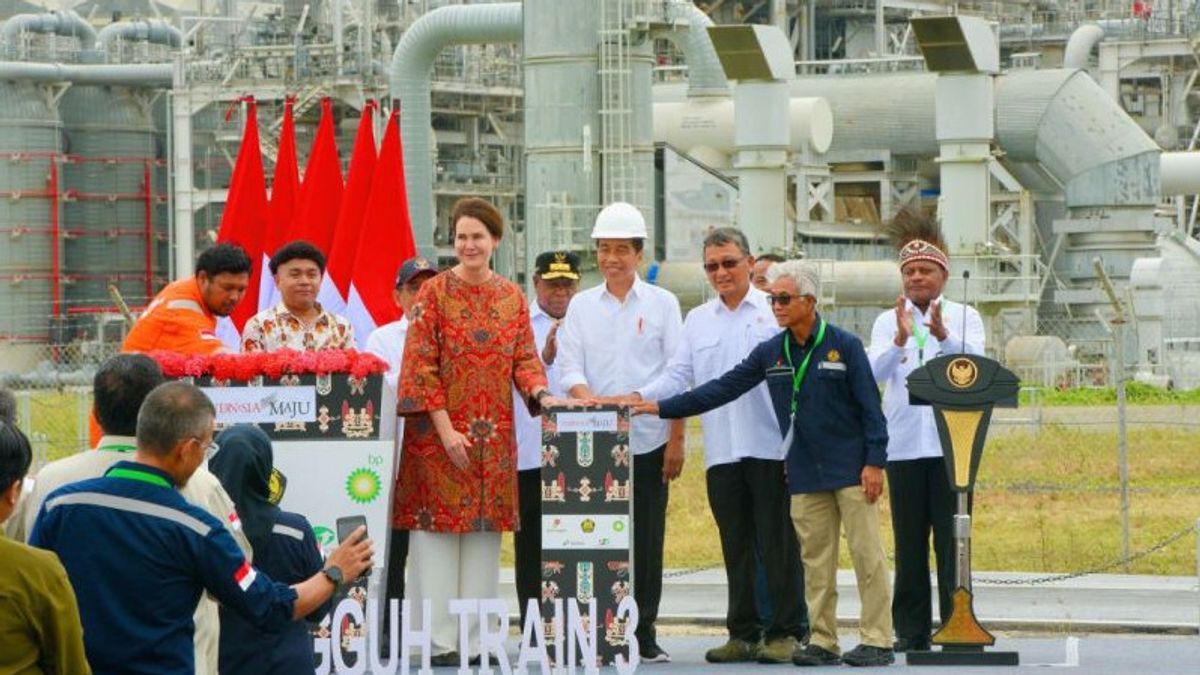 Jokowi Resmikan Proyek Strategis Nasional Tangguh Train 3 di Teluk Bintuni