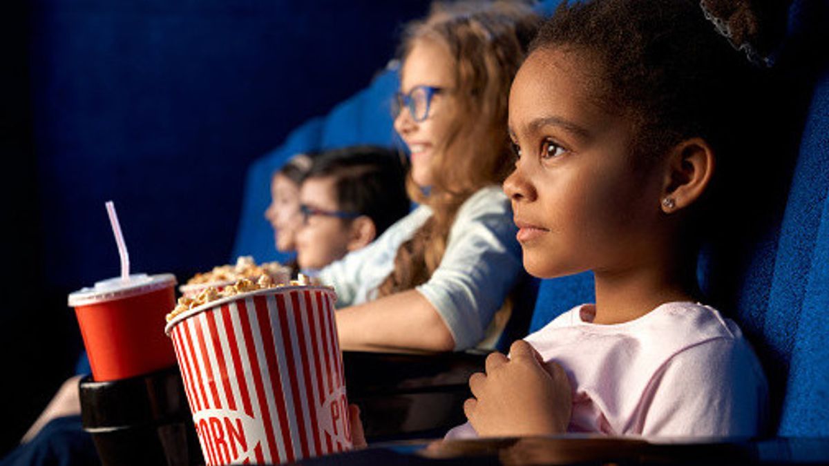 5 Tips Mengajak Anak ke Bioskop