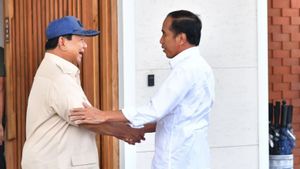 Prabowo Hampiri Jokowi at Halim Beri生日祝福