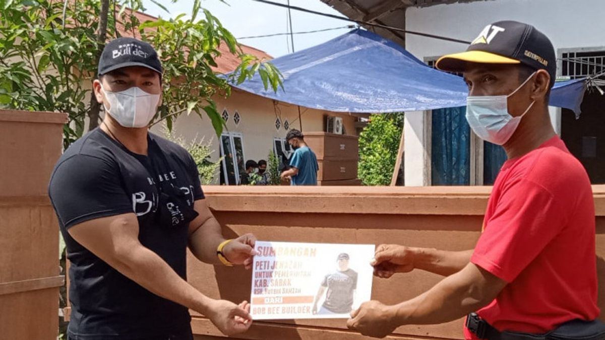 Jambi City Receives 100 Coffins Donation From Youtuber Bob Bee Builder