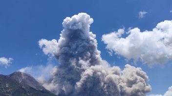 メラピ山が噴火し、熱雲がマゲラン摂政に報告