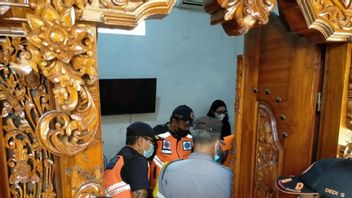 Police Secures Abandoned Girl's Mother With Bruises In Denpasar