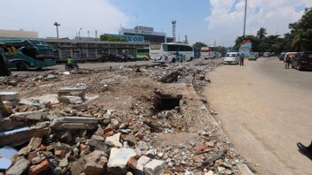 A Number Of Kios At Tanjung Priok Terminal Were Torn Down By Officers