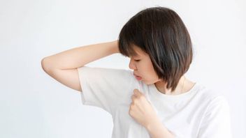 しばしば気づかない、これはあなた自身の体の匂いを知る方法です