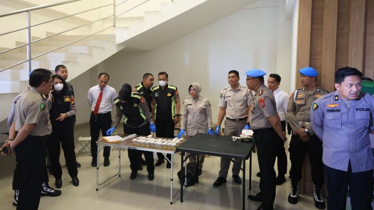 Tiga Polisi di Riau Positif Narkoba Saat Tes Urine Dadakan