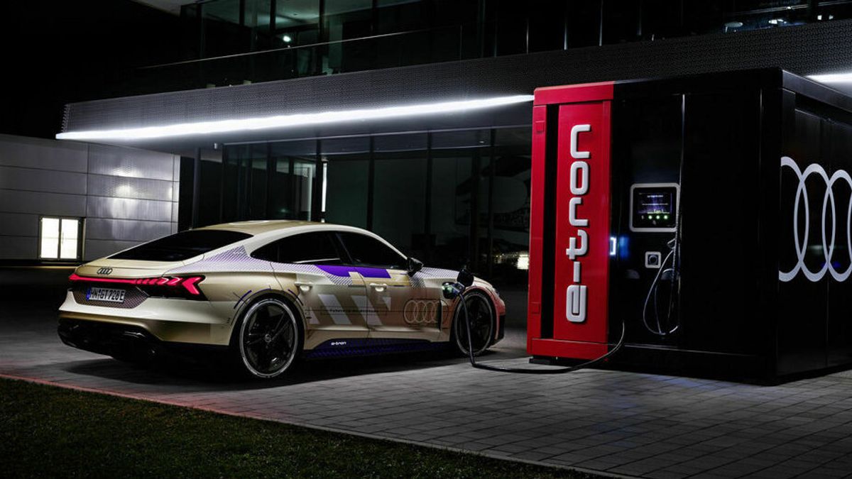 Audi E-Tron GT는 2025년을 맞아 성능을 더욱 향상시켰습니다.