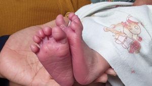 Sejoli at Pulogadung Buang Baby 5 Days at Bale Kayu Rumah Warga