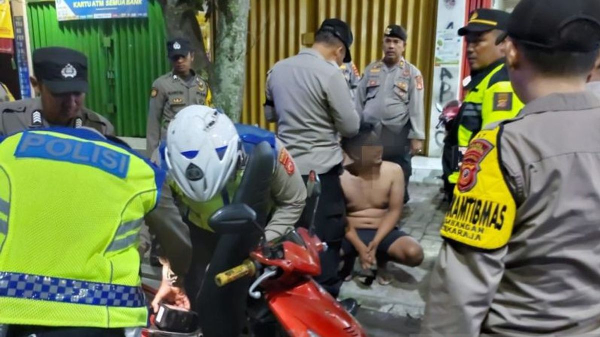 Hide Methamphetamine And Kitchen Pisau In Jok Motor, 2 Sukabumi Youths Arrested By Police