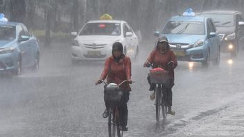 Cuaca Senin: Hujan Hampir Merata di Tanah Air, Waspadai Petir di Sejumlah Kota