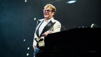 Elton John Merasa Dikhianati Pemerintah Inggris yang Bebaskan Perusahaan AI dari Hak Cipta