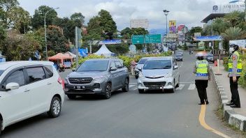 It Was Closed Because Of The Denseness Of Vehicles, Now The Cianjur Peak Route Has Been Reopened