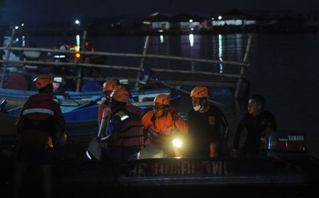 KRI Dikerahkan Cari Prajurit Hilang Saat Perahu Cepat Tenggelam di Yapen Papua