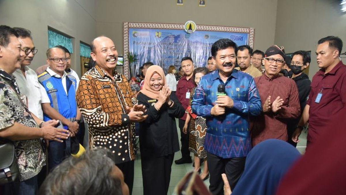 Menteri ATR/BPN Tinjau Penyerahan Ganti Rugi Tol Yogya-Solo