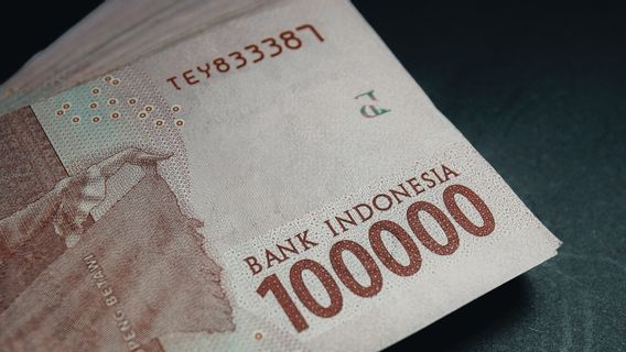 Hampir Seharian di Zona Merah, Rupiah Akhirnya Ditutup Menguat