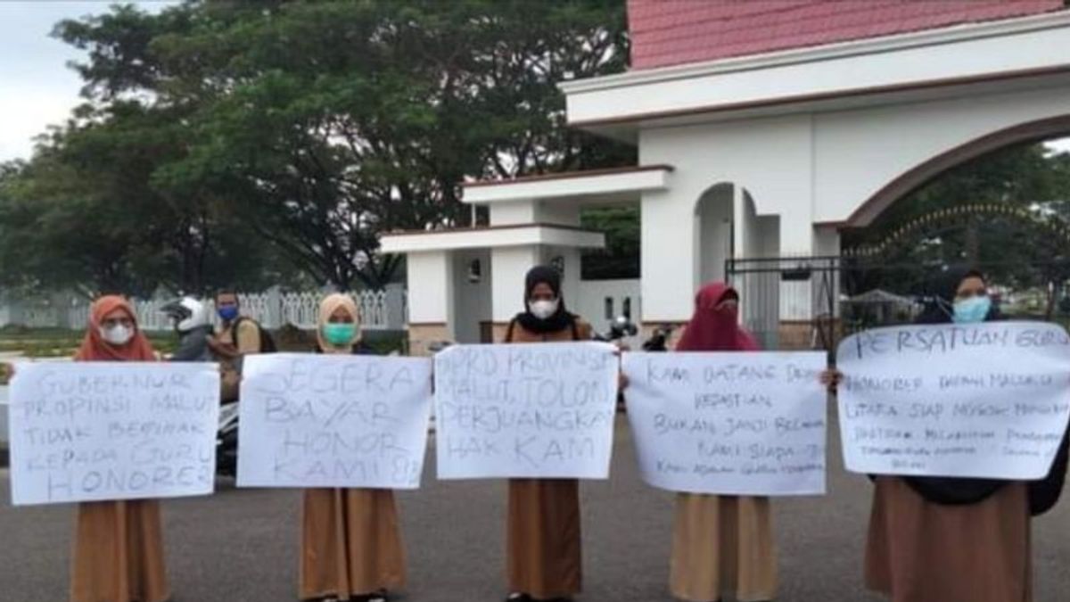 8 Months Of Unpaid Salary, Honorary Teacher In North Maluku Holds Demo Calls For Head Of Education And Culture To Be Removed