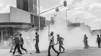 Arméniens : L'arrestation d'un prêtre qui espère renverser le gouvernement a déclenché des affrontements en Arménie