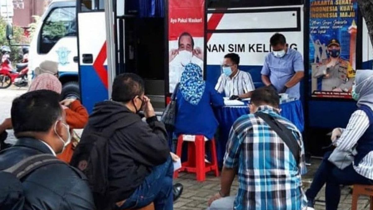Aujourd’hui, Quatre Bureaux Mobiles De Services Administratifs à Guichet Unique Fonctionnent à Jakarta Jusqu’à 14 Heures
