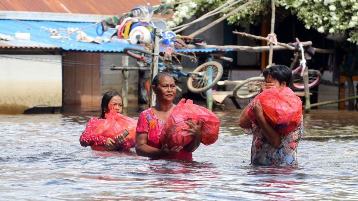 Good News, Floods In West Kalimantan Gradually Reducing Residents Return To Home