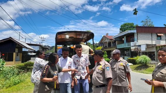 Not Going To School, Dozens Of Students In Manokwari Are Fun Playing Billiard Non-Group In Pondok, Arrested By Civil Service Police Unit