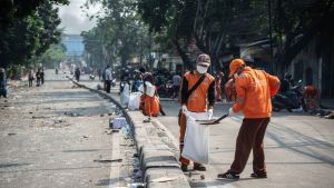 3.180 Petugas Bakal Kerja Keras Bersihkan Sampah Sisa Malam Tahun Baru di Jakarta Hingga Pukul 5 Pagi
