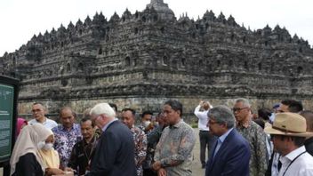 Naik Candi Borobudur Sekarang Wajib Pakai Sandal Bernama Upanat, Presiden Federal Jerman Sudah Mencoba, Kamu Kapan? 