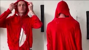 Balenciaga Rilis Jaket Compang-camping Seharga Rp15 Juta, Mau Beli?