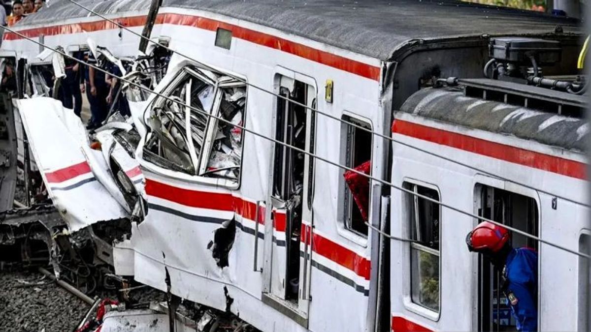 Le ministre des Transports demande au public d’attendre les résultats de l’enquête de KNKT concernant l’accident de train à Bekasi Timur